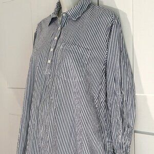 Old Navy long sleeve maternity top